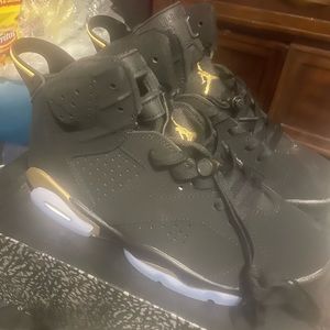 Jordan retro 6 metallic gold